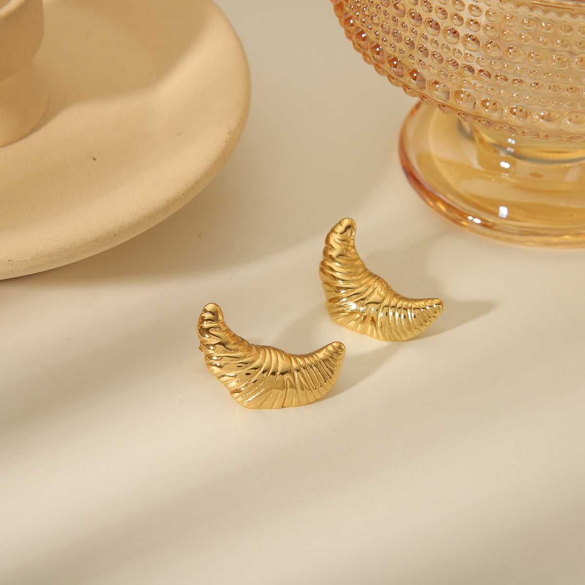 Heart Shape Croissant Plating Inlay 304 Stainless Steel Artificial Shell 18K Gold Plated Ear Studs