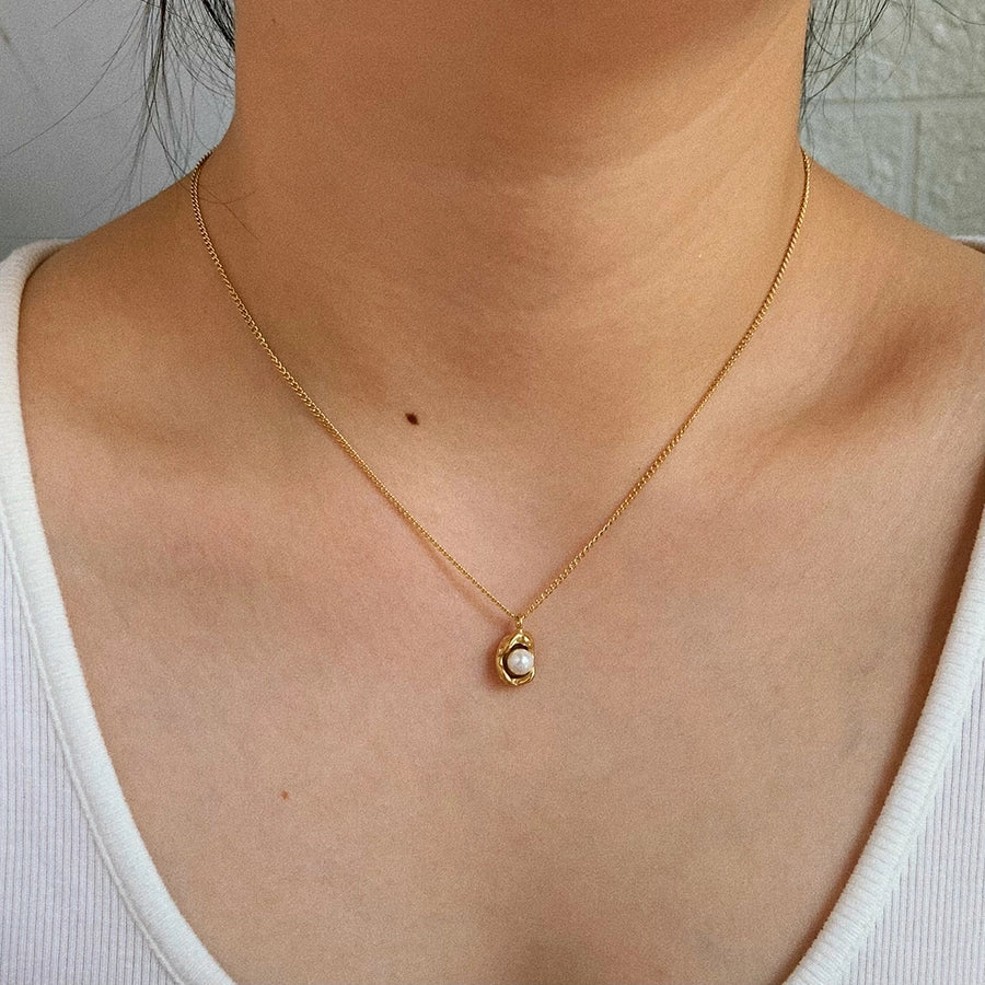 Pearl Pendant Necklace